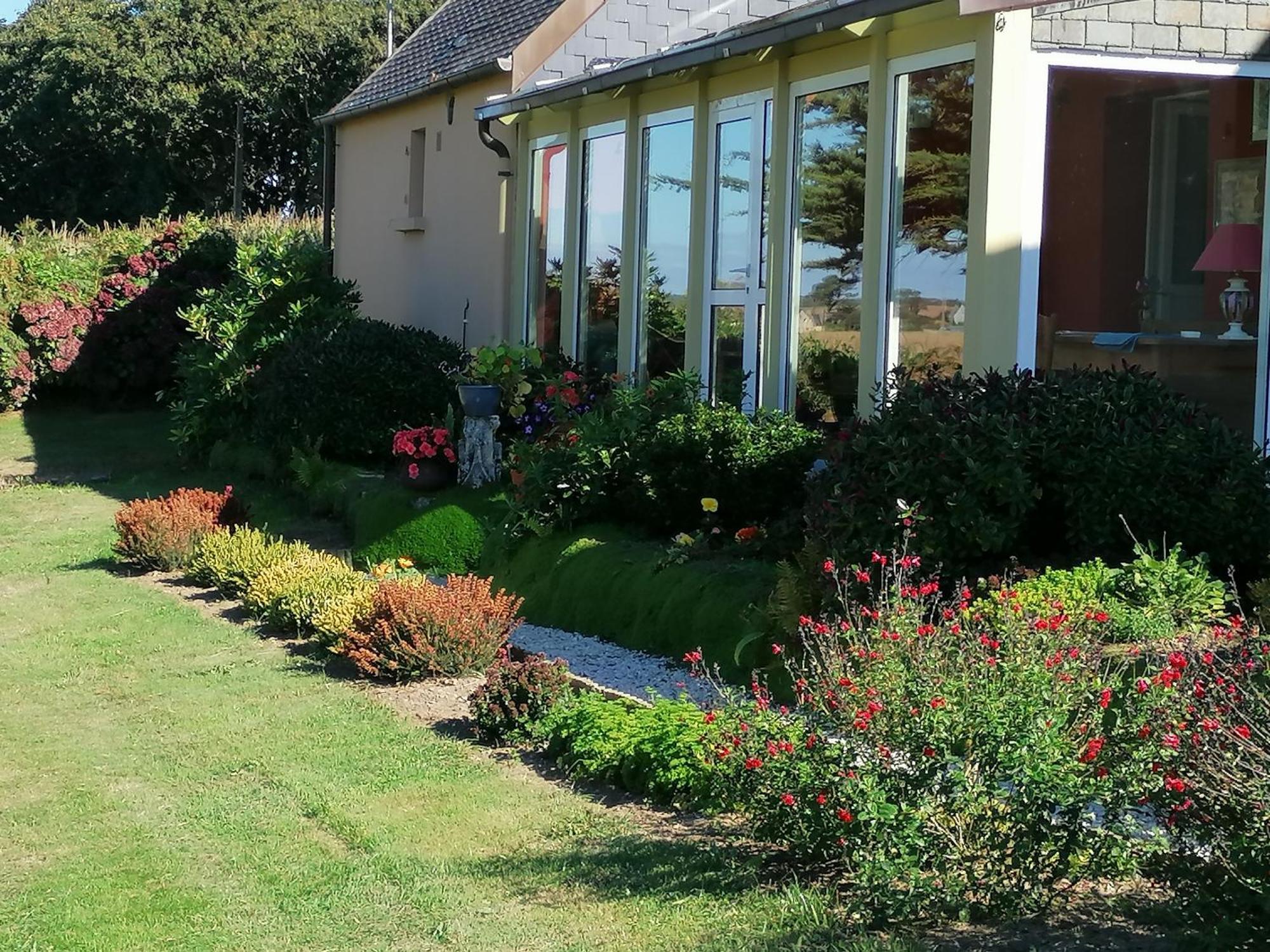La Tour Du Bois Dormant Bed & Breakfast Plozevet Exterior photo